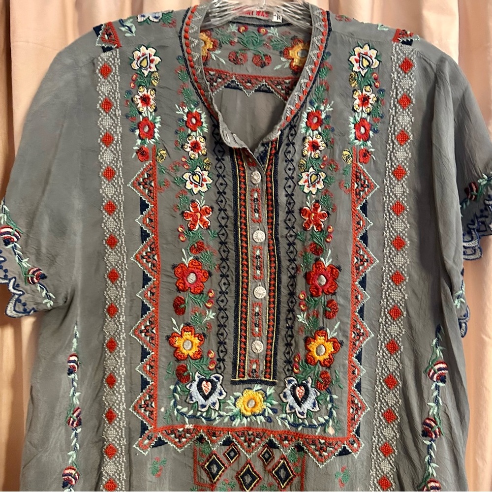 JOHNNY WAS Embroidered Top Short Sleeve Gray